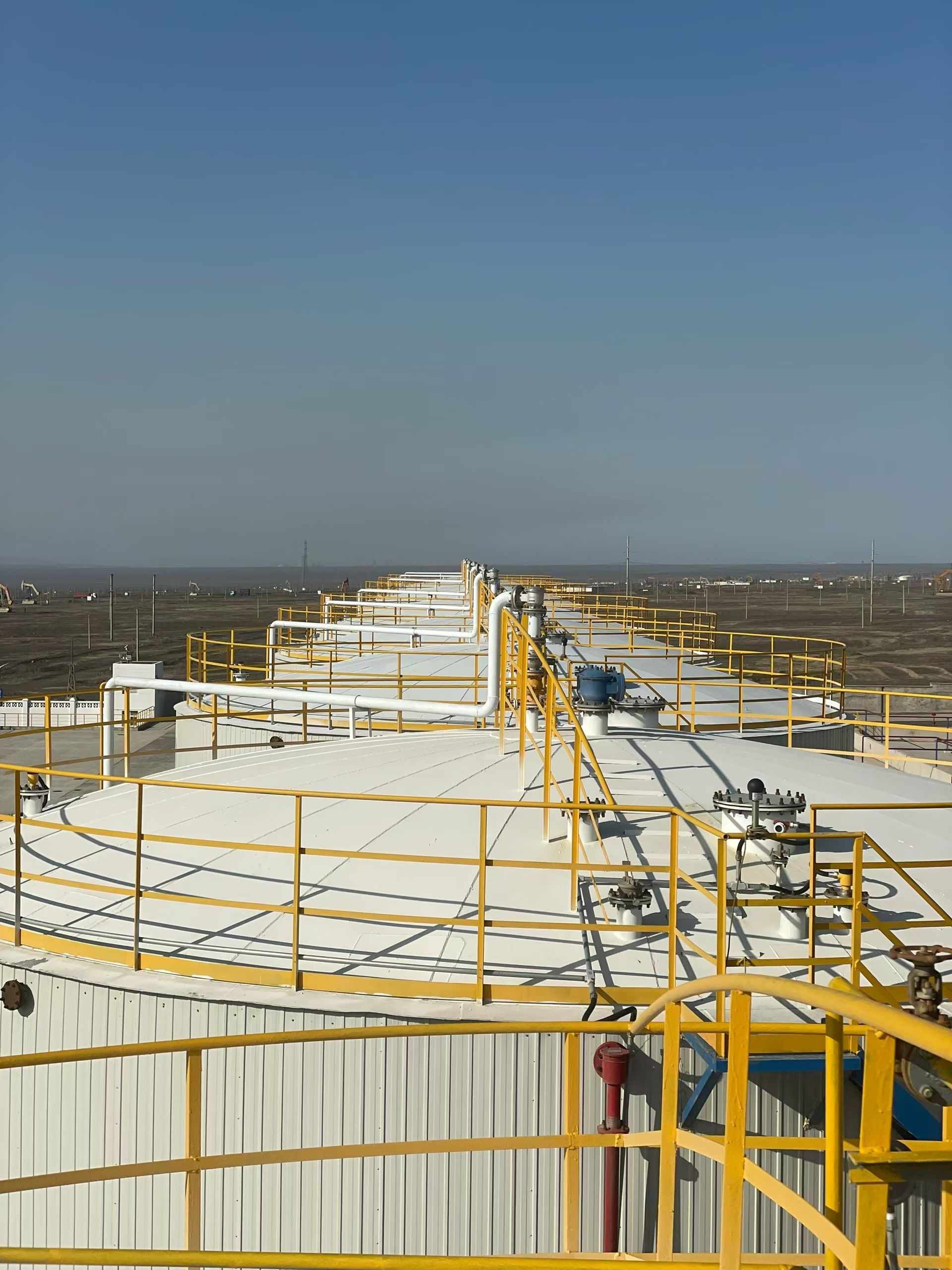 Is there a significant price difference between different models of pressure instruments purchased by Standard King?